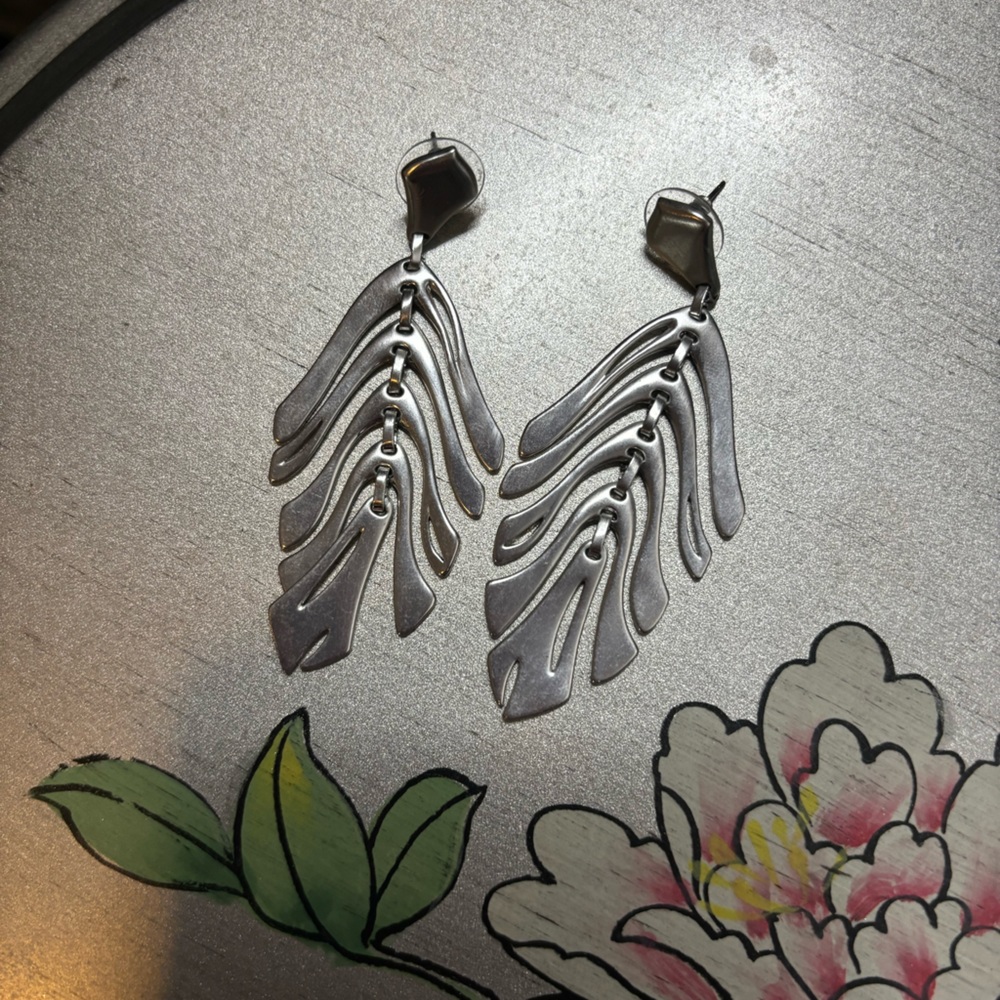 Kendra Scott Silver Lotus Feather Earrings